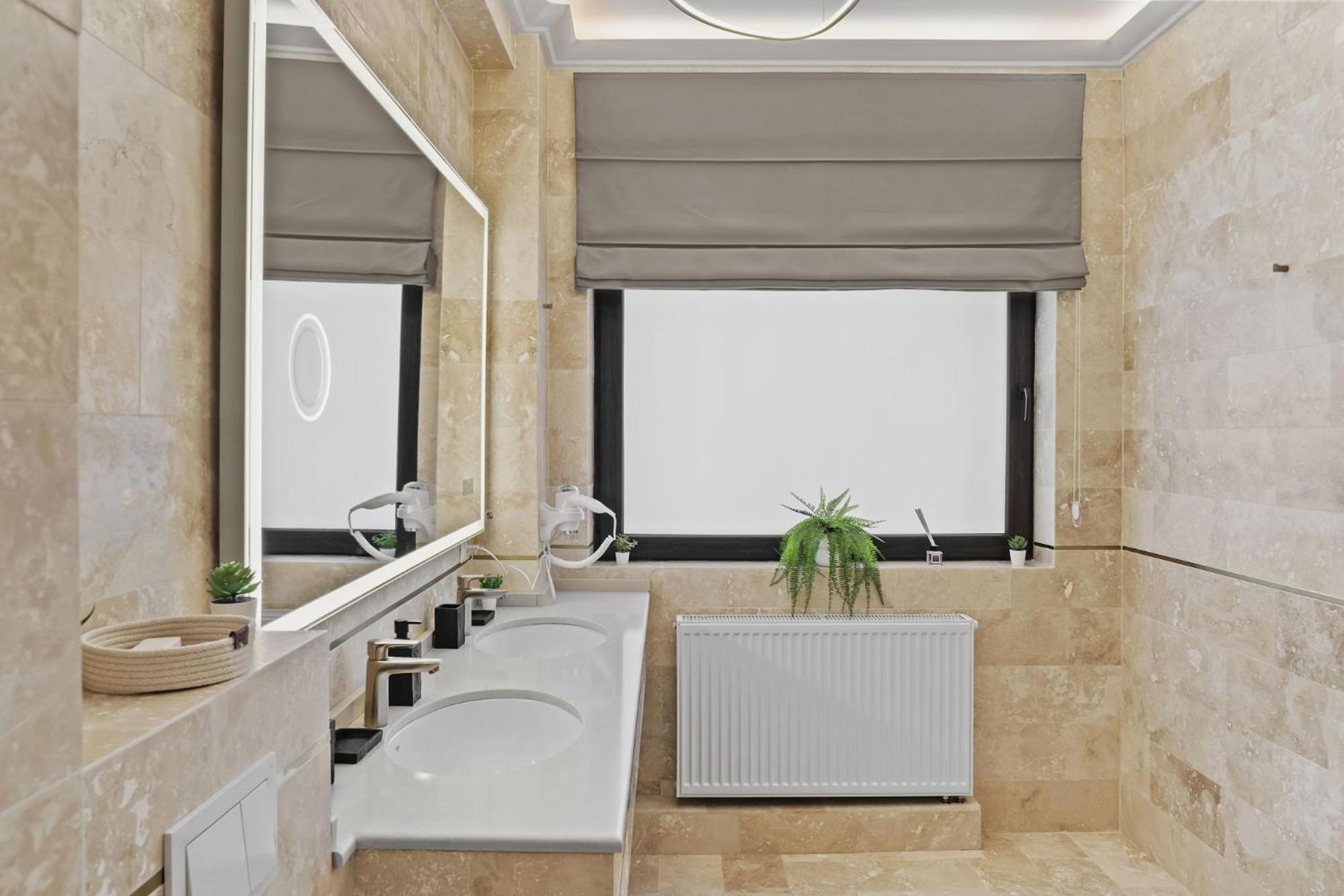 Central Two Rooms Apartment The Paradise Of Lights Bucureşti Ngoại thất bức ảnh