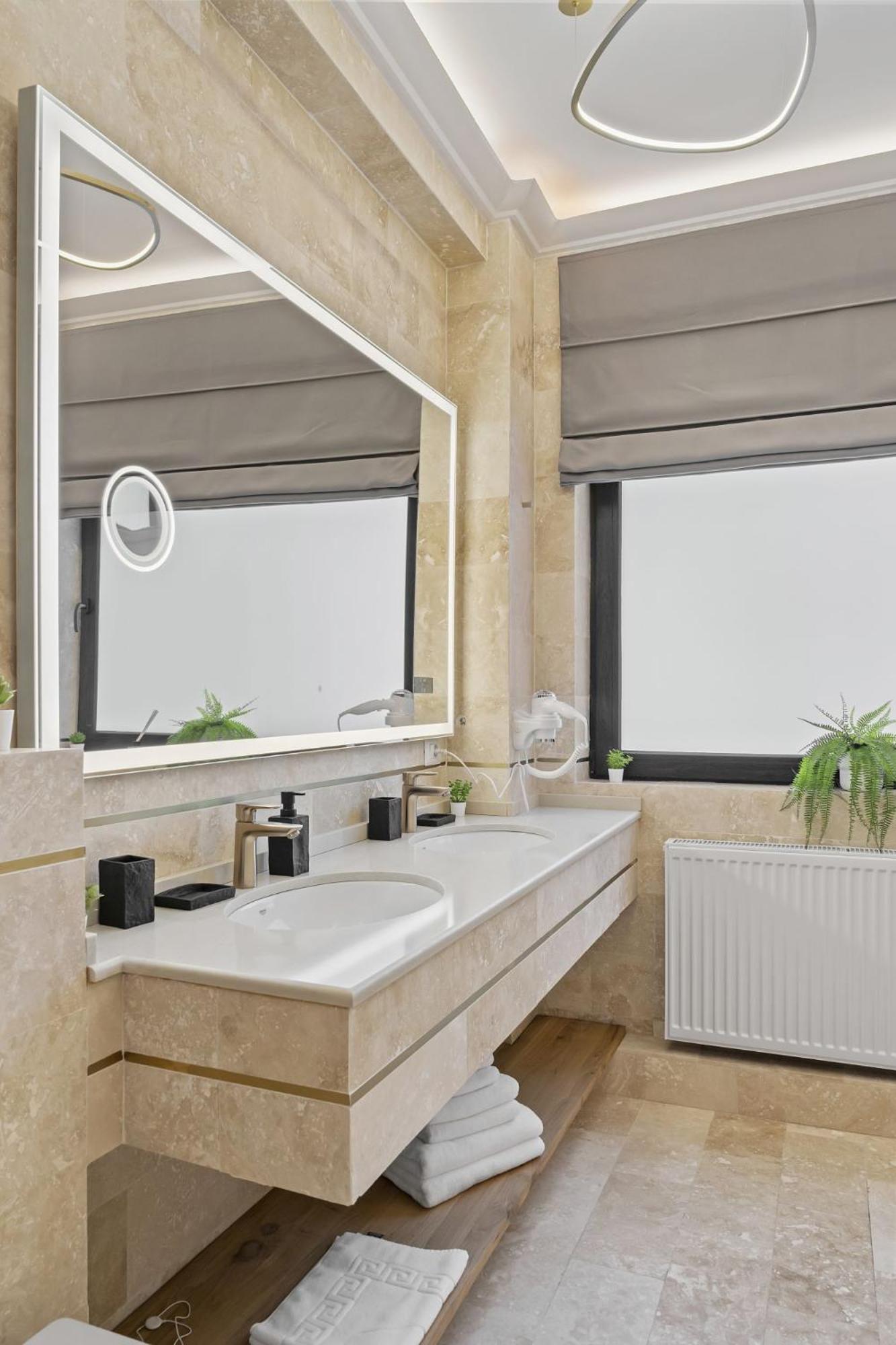 Central Two Rooms Apartment The Paradise Of Lights Bucureşti Ngoại thất bức ảnh
